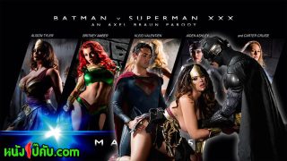 หนังโป๊ฝรั่ง Batman V Superman XXX: An Axel Braun Parody แนวล้อเลียนจากฮีโร่ค่าย DC มารวมพลเย็ดหีกันแบบสวิงกิ้ง XXX เย่อหีทิ่มคาชุดซุปเปอร์ฮีโร่ ปะทะเหล่าร้ายกระหายเซ็กส์ เย่อหีอย่างดุเด็ดเผ็ดมันจับซั่มกันจนน้ำเงี่ยนไหลไม่หยุด